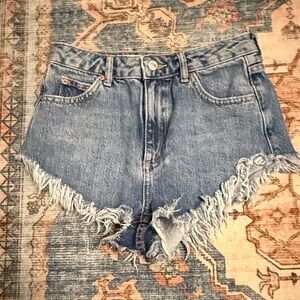 Topshop Moto Kiri High Rise Frayed Denim Cutoff Shorts Size 8 (US 4)